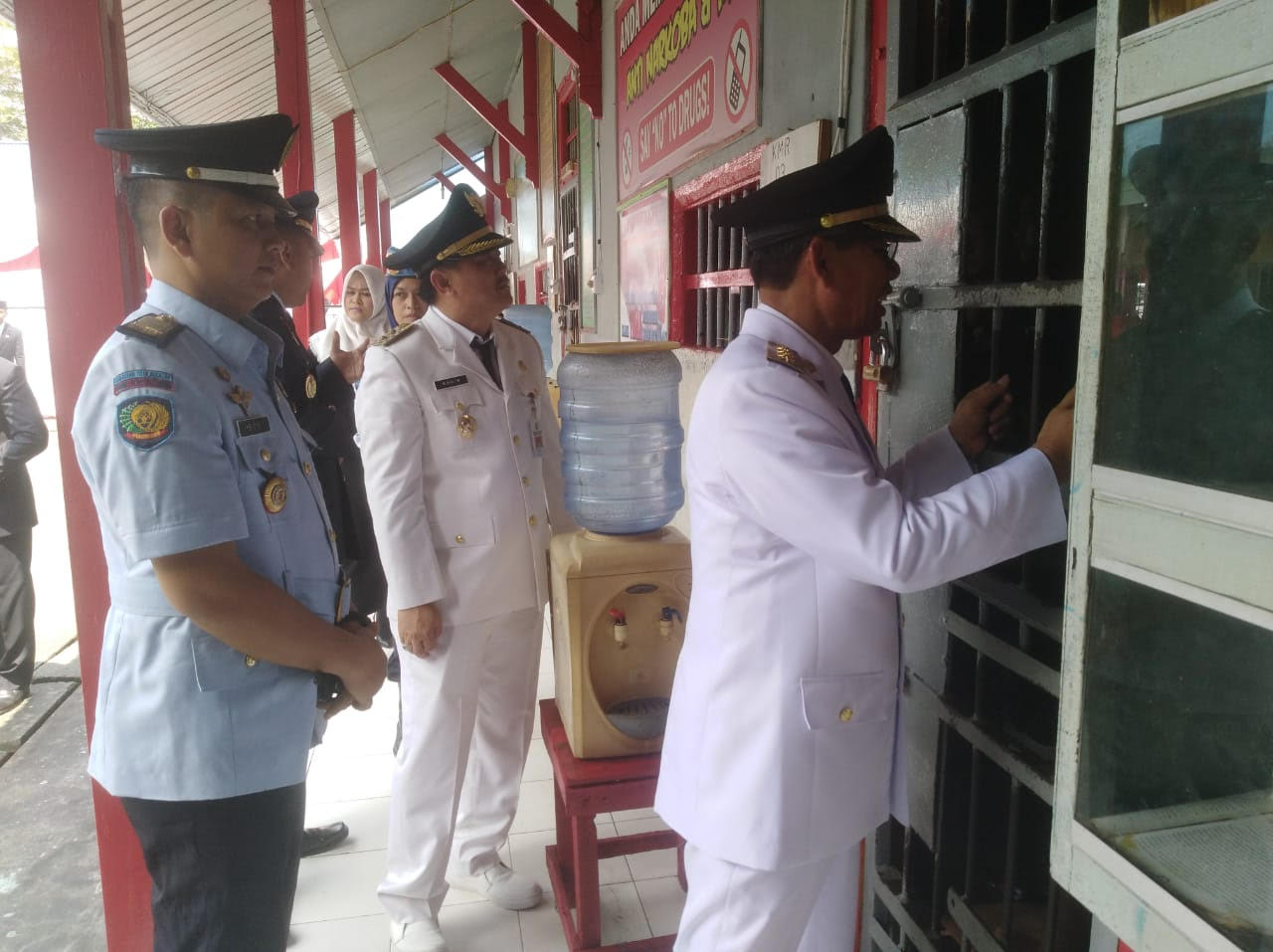  HUT ke-73 RI, Bupati Mursini Serahkan SK Remisi di Rutan Teluk Kuantan